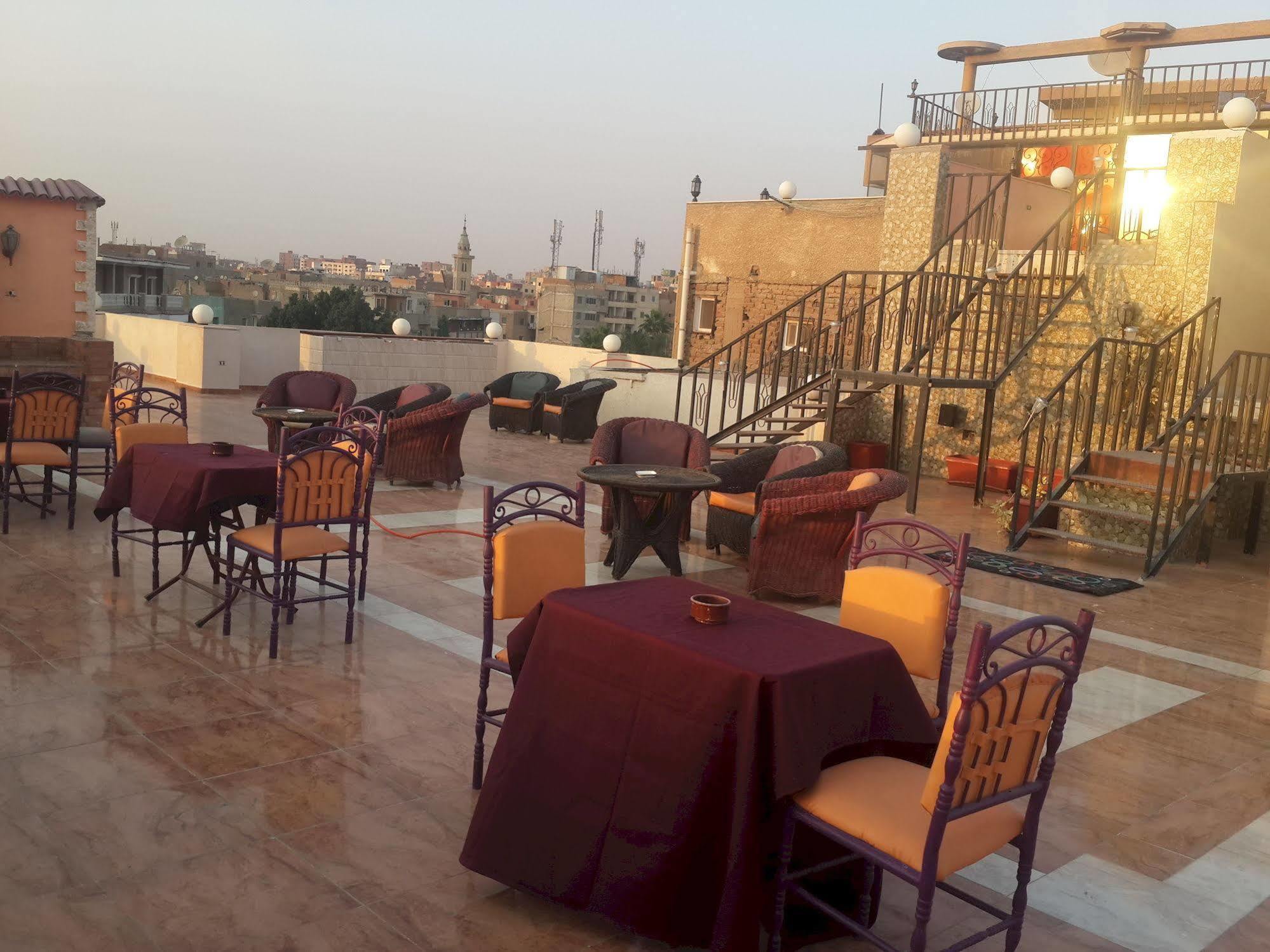 Pyramids Plateau Inn Giza Eksteriør billede